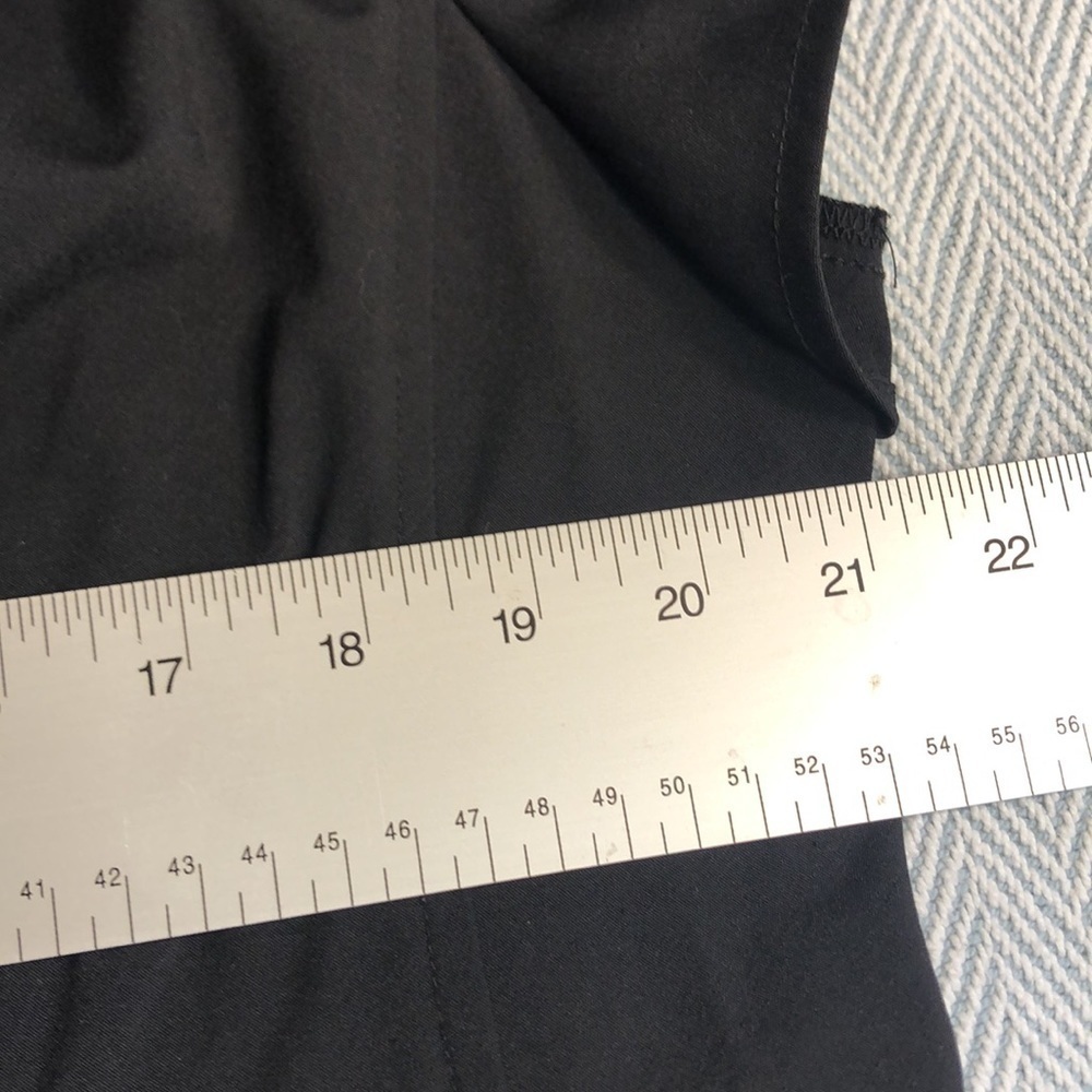 BLACK BUTTON DOWN CAP SLEEVE 1X Stretch Princess Seams, Pit to Pit 21” Preworn - Picture 9 of 14
